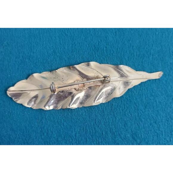 Vintage Feather Leaf Gold Tone Metal Pin brooch 3 inches Long - Picture 2 of 3